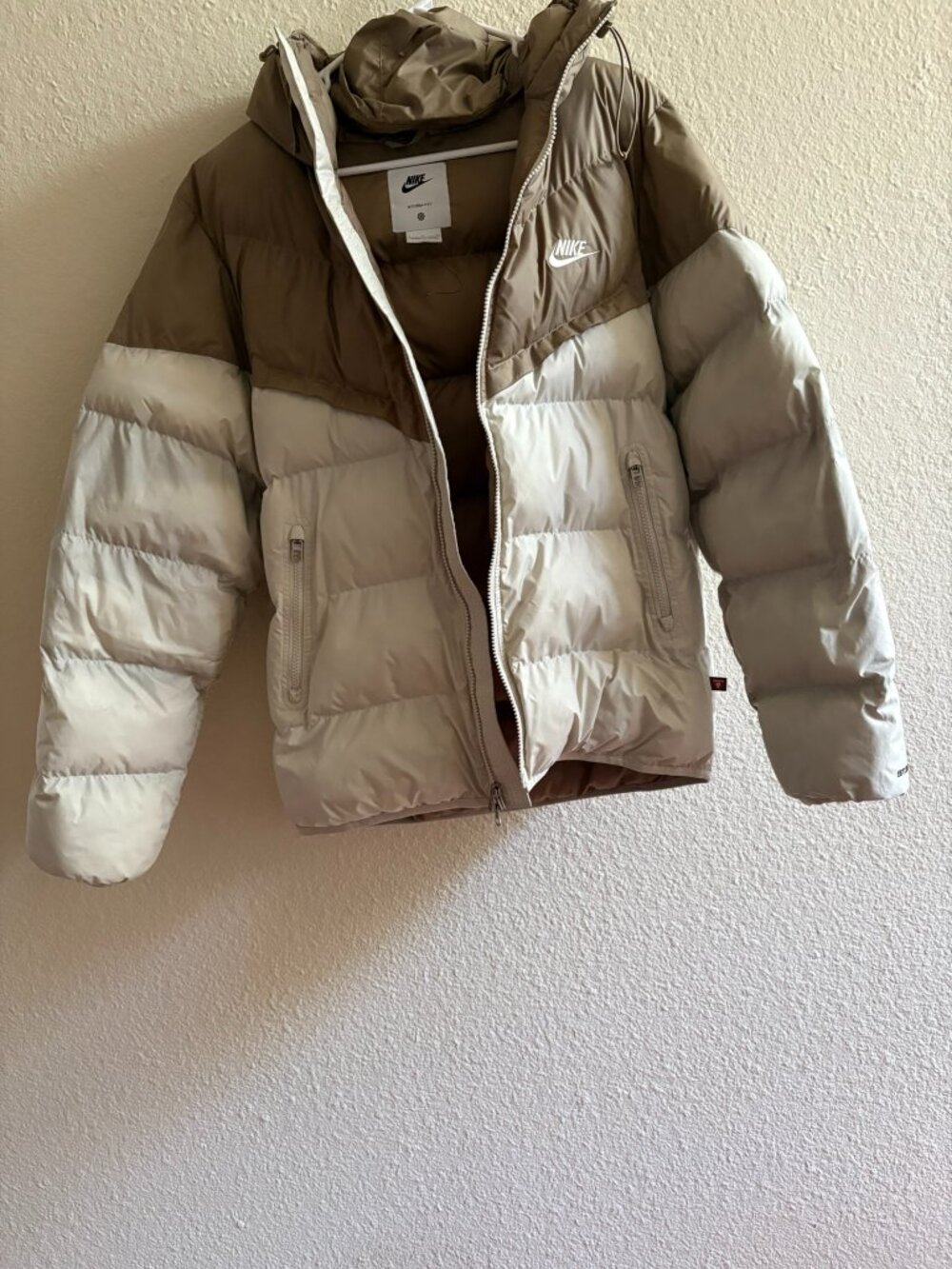 Nike Puffer Jacket - Picture 2 of 5